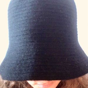 Black cashmere bucket hat